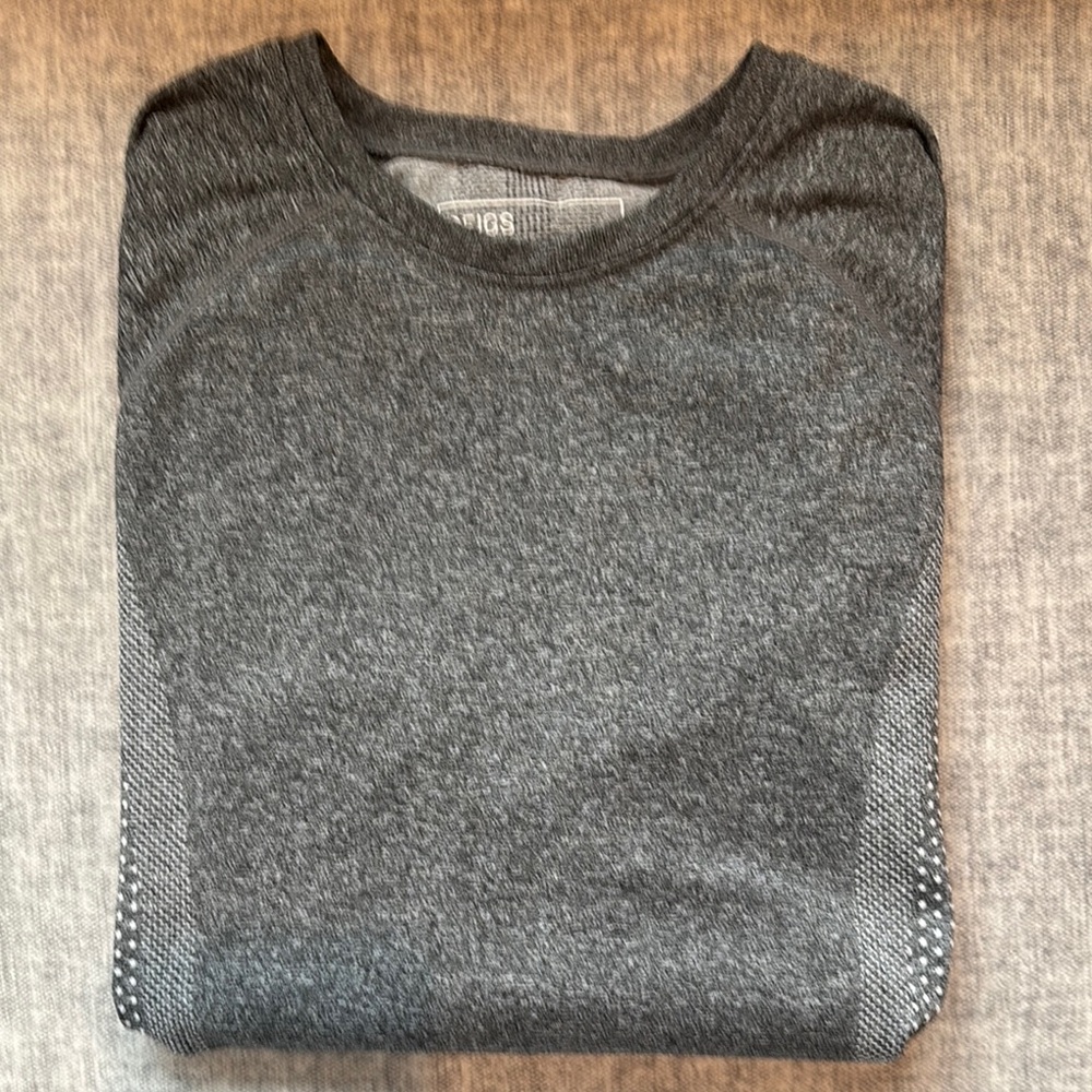 Figs salta long sleeve underscrub graphite